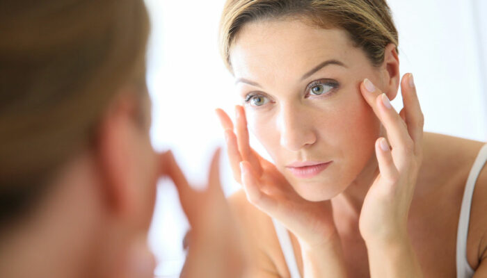 Natural remedies and foods to manage wrinkles