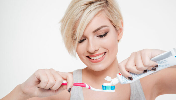 Whitening toothpaste – tips, pros, and top picks