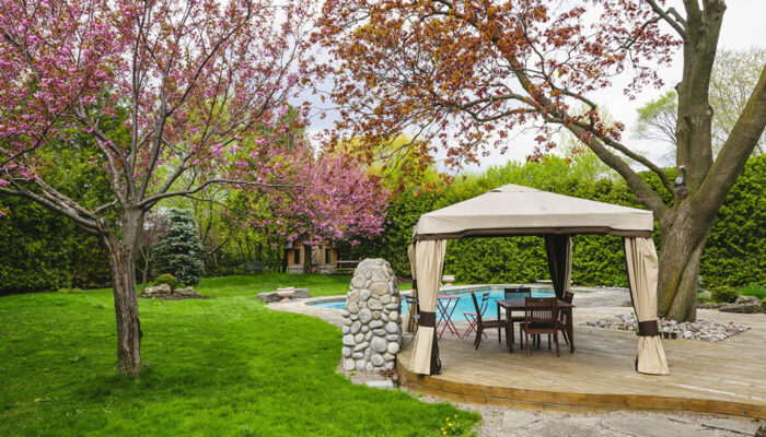 12 patio or backyard shade ideas to protect from heat